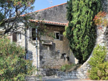 La Garde Adhémar :  maison ancienne