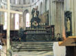 Saint-Antoine-l'abbaye : l'église,l'autel dans le choeur