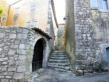 La Garde Adhémar : ruelle et escaliers entre les maisons