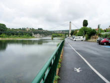 Saint Martin d'Ardèche : parking le long de la route
