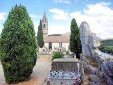 Aiguèze : église Saint Roch et cimetière