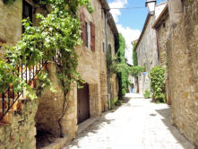 Aiguèze : maisons et ruelle