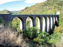 Les Gorges du Doux : pont qui traverse les gorges