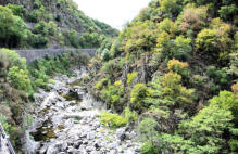 Les Gorges du Doux : paysages sur les gorges, le Doux à sec