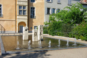 Trevoux : Place du Pont