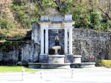 Digne les bains : fontaine