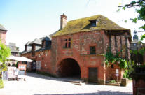 Collonges la Rouge : maisons médiévales