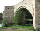 Saint Généroux : arche du pont roman ( vieux pont )
