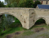 Saint Généroux : arche principale et arche secondaire du pont roman ( vieux pont )