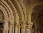 Airvault : détails des chapiteaux dans l'église Saint Pierre