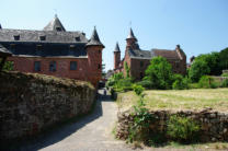 Collonges la Rouge : accès au village 