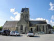 Sainte Mère l'église :l'église avec son parachutiste suspendu au clocher