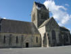 Sainte Mère l'église :l'église avec son parachutiste suspendu au clocher