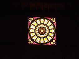 Outines : L'église Saint Nicolas vitrail