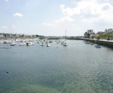 Concarneau :bassin des bateaux de plaisance