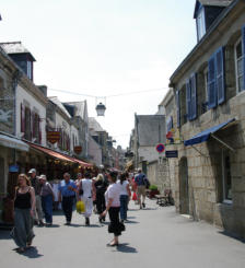 Concarneau : rue commerçante